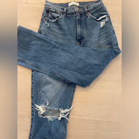 Abercrombie & Fitch Ultra High Rise Kick Flare Curve Love Jeans - Picture 3 of 4